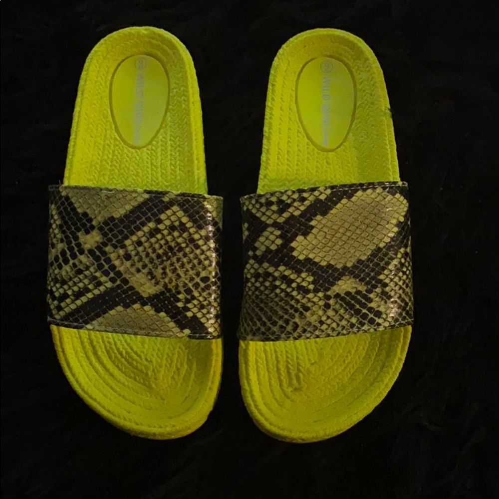 Lime Green Snakeskin Slides🐍